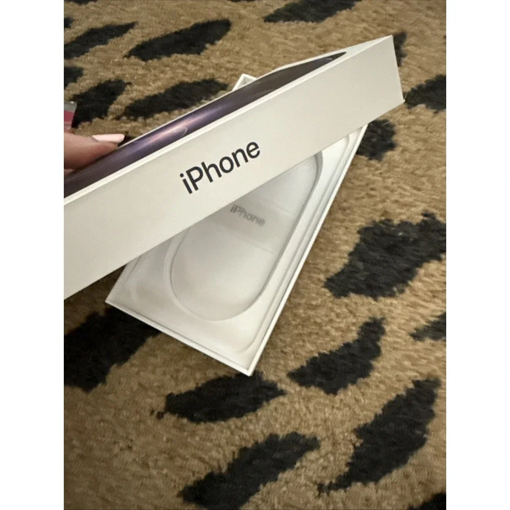 Original Apple iPhone 17e Empty Box – Brand New. 5614